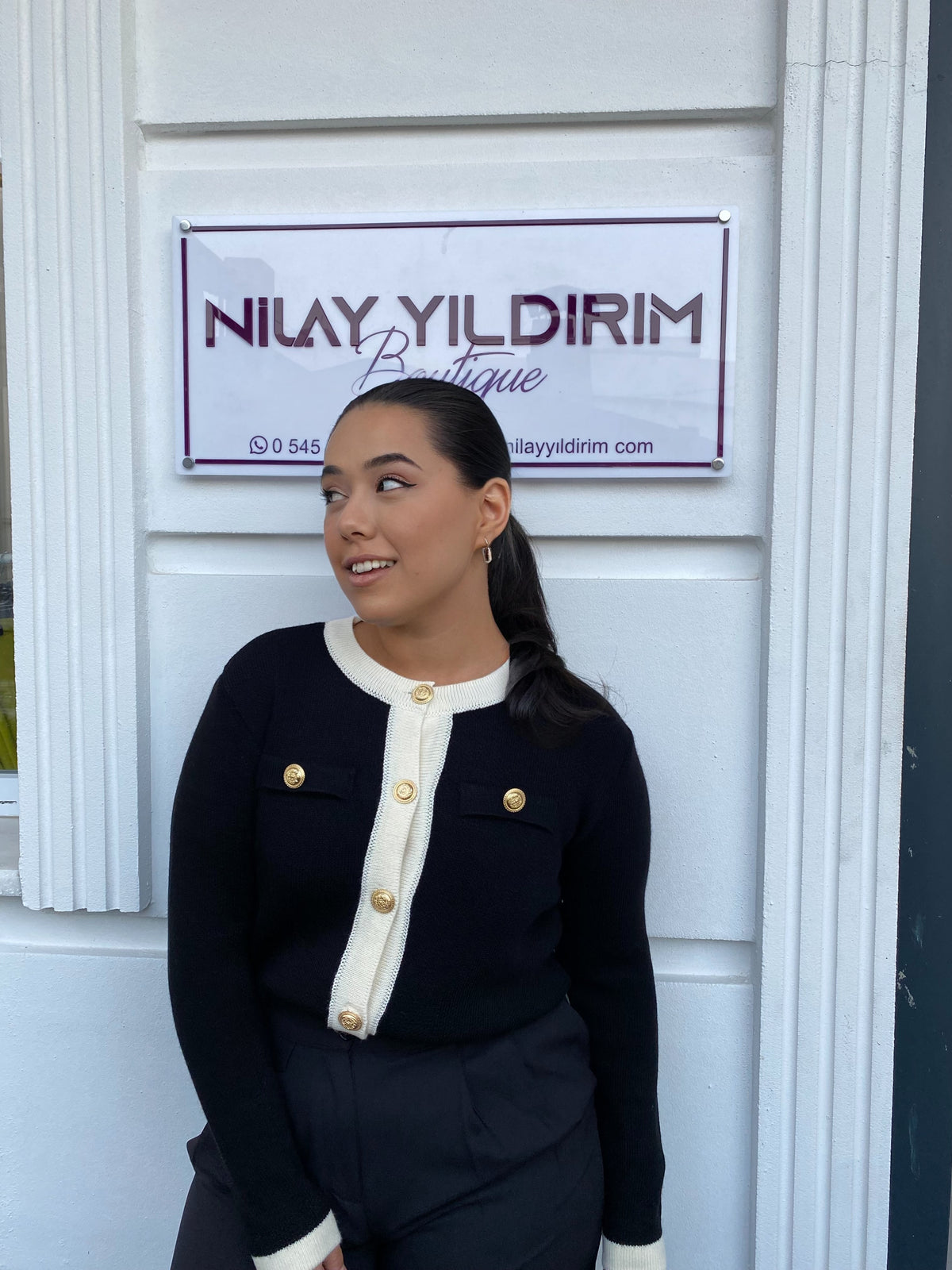 Siyah Gold Düğmeli Hırka