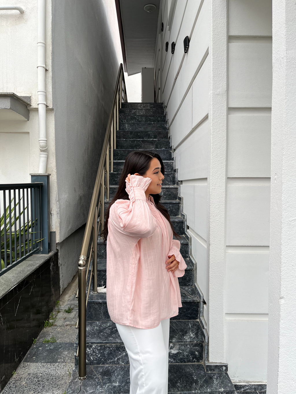 Pembe Büzgülü Kol Detaylı Gömlek