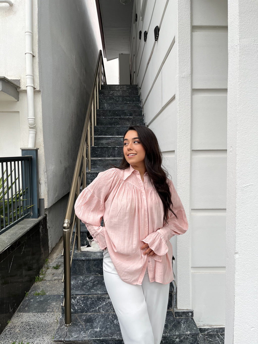 Pembe Büzgülü Kol Detaylı Gömlek