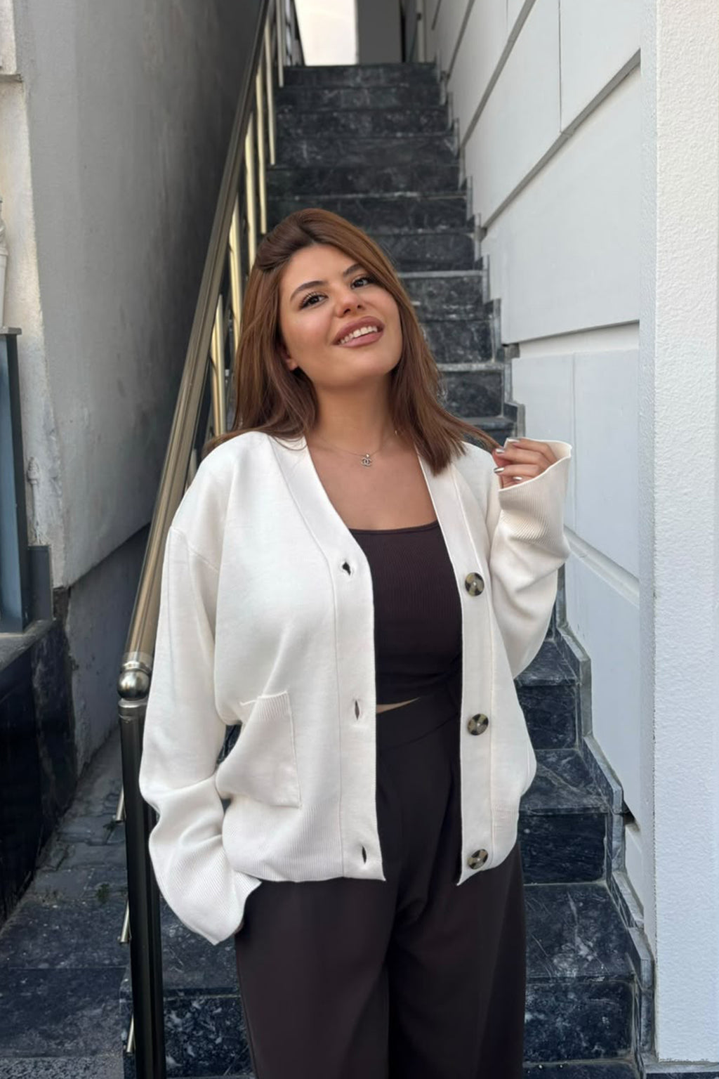 V Yaka Düğmeli Cepli Oversize Hırka