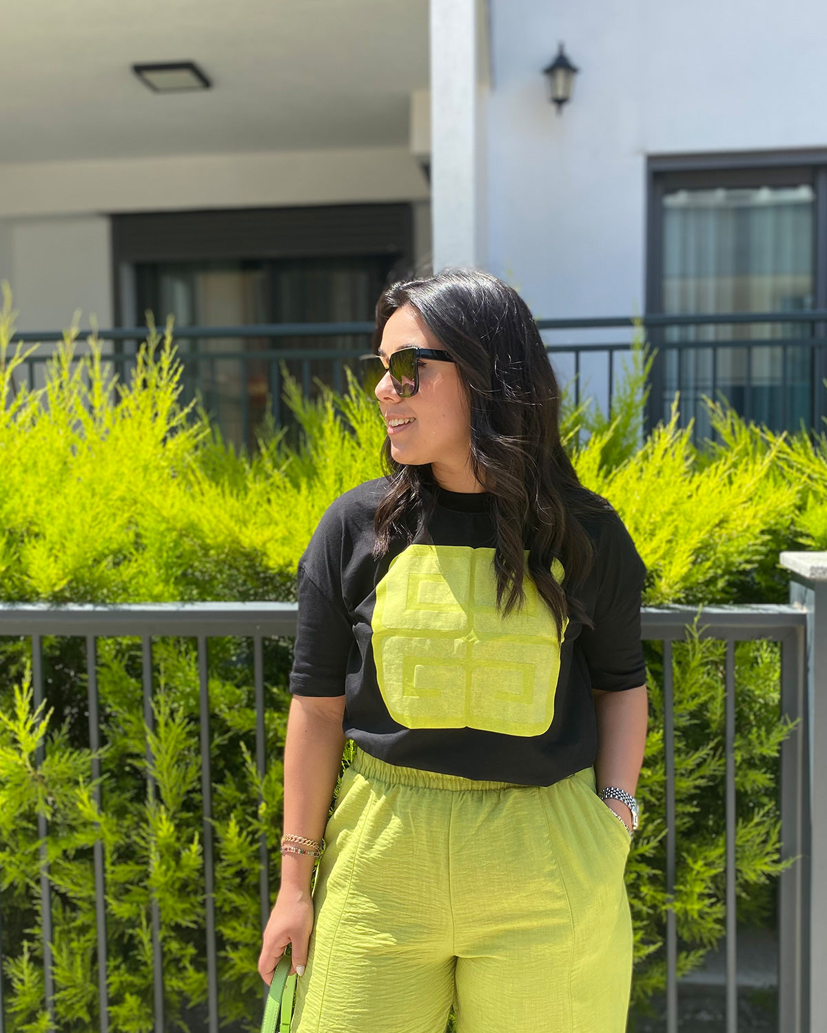 Siyah Yeşil Desenli Tshirt