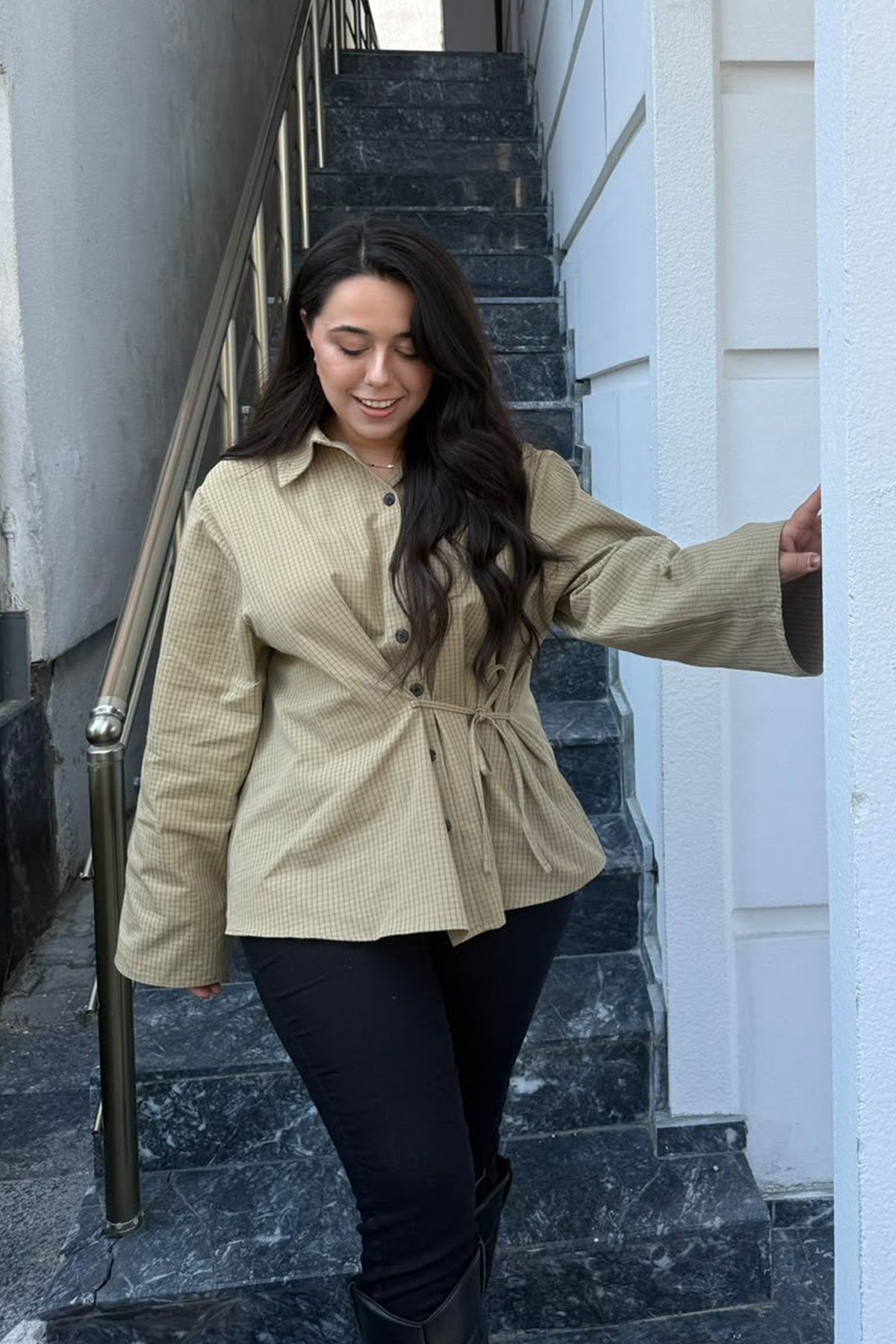 Belden Bağlamalı Oversize Kareli Gömlek