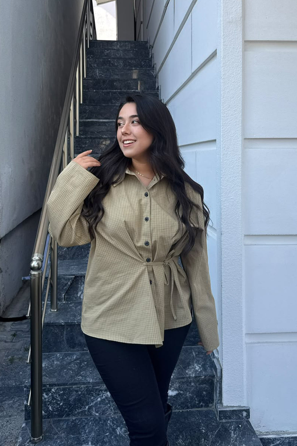 Belden Bağlamalı Oversize Kareli Gömlek